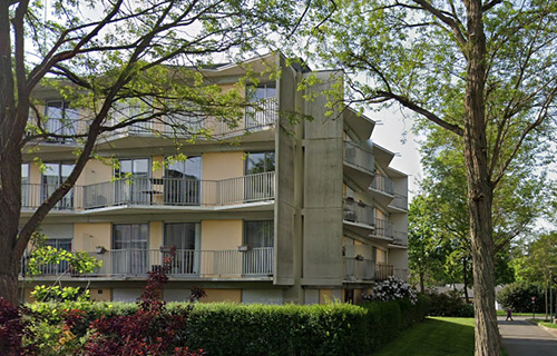 Chantier de rénovation énergétique d'un immeuble en Bretagne par Terra Architecteurs
